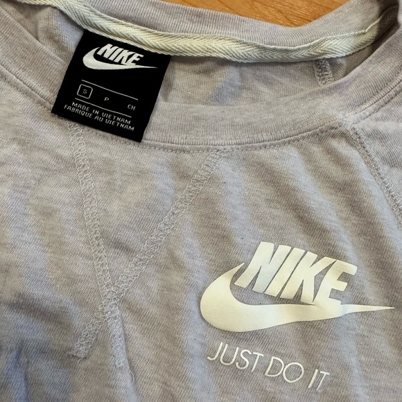Nike Long Sleeve Tee - Picture 2 of 2